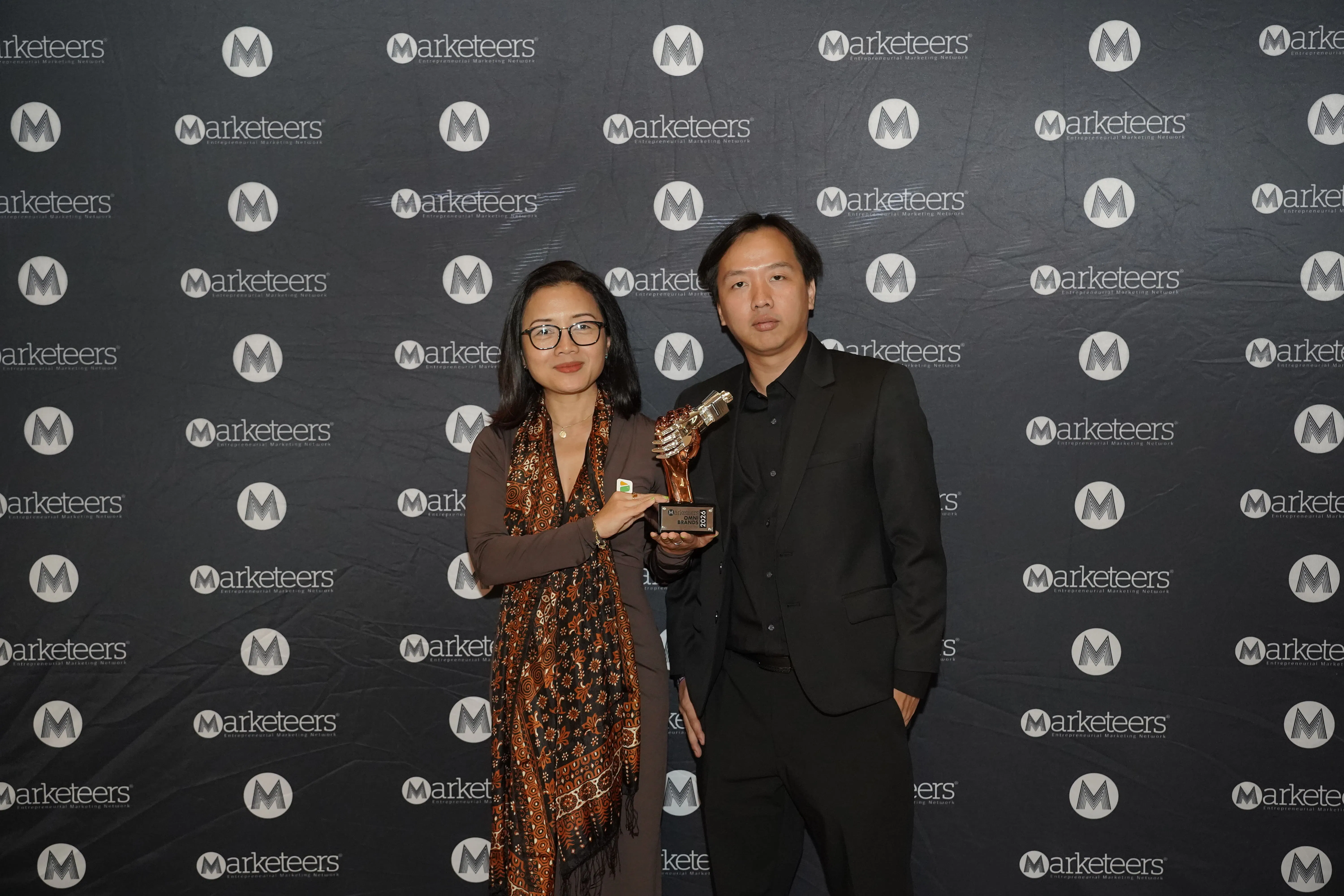 Indodana Finance menerima penghargaan Marketeers Omni Brands of The Year 2026